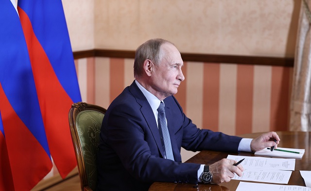 Владимир Путин поручил готовить бойцов СВО к проектам АНО «Россия - страна возможностей»