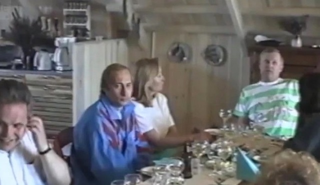 Архивные кадры с молодым Путиным и Собчаком на отдыхе в Финляндии опубликовали в сети