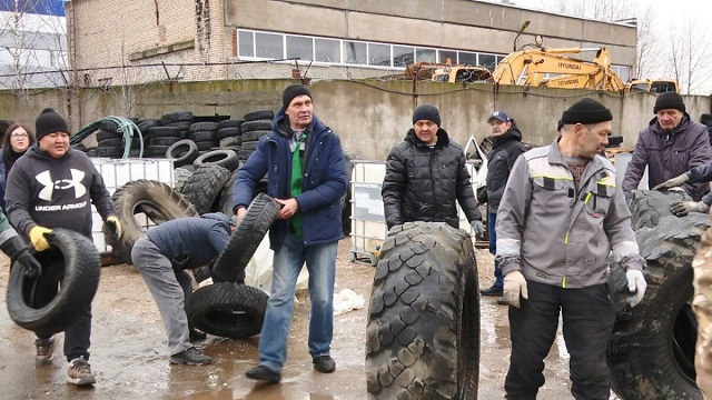 Жители Нижнекамска собрали 10 тонн гумпомощи для бойцов 155-й бригады морской пехоты