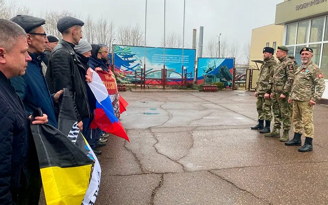 Новая группа контрактников из Нижнекамска отправились служить в зону СВО