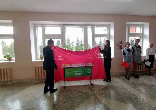 «Парту Героя» открыли в школе Менделеевского района в честь троих бойцов