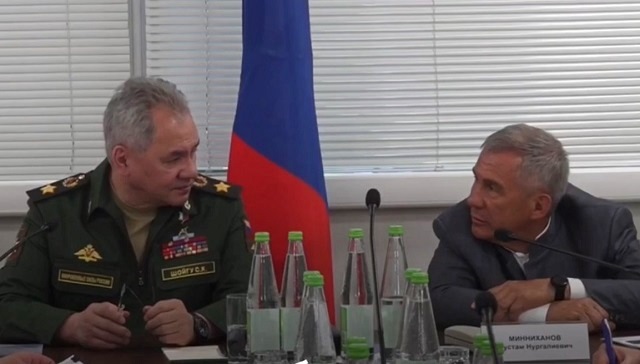 Минниханов поблагодарил Шойгу за визит на предприятия Татарстана