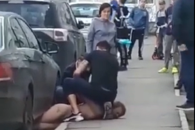 Прогулка голого мужчины нарушила спокойствие жителей Челнов