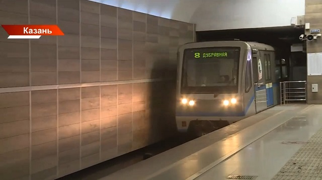 Упавшего на рельсы парня спасли на станции метро «Яшьлек» в Казани