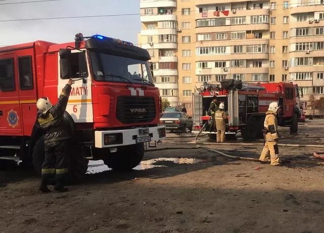 «Мир не без героев»: мужчина спас четырех детей из горящей квартиры в девятиэтажке