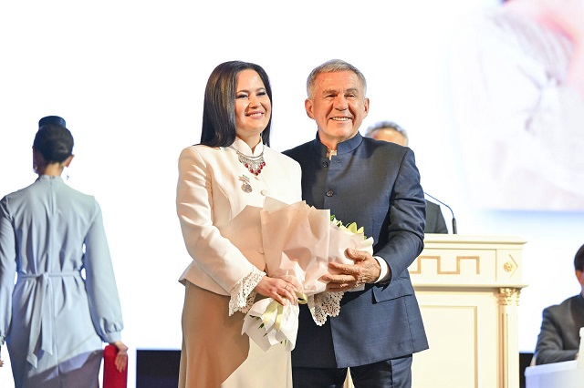 Җырчы Сөмбел Билаловага мактаулы исем бирелгән