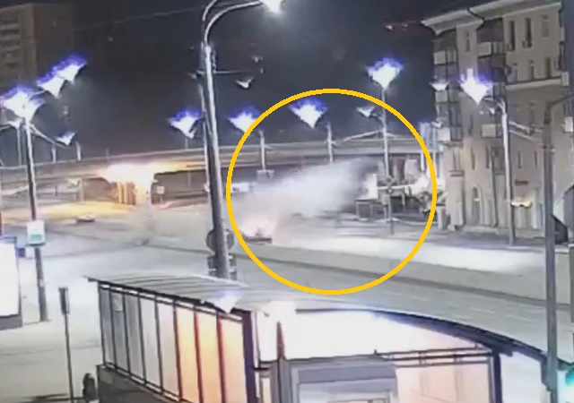 Момент смертельного ДТП: Lexus на скорости 165 км/ч протаранил ограждение и рухнул с высоты