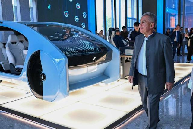 Рустам Минниханов оценил инновации автомобильной отрасли в Китае