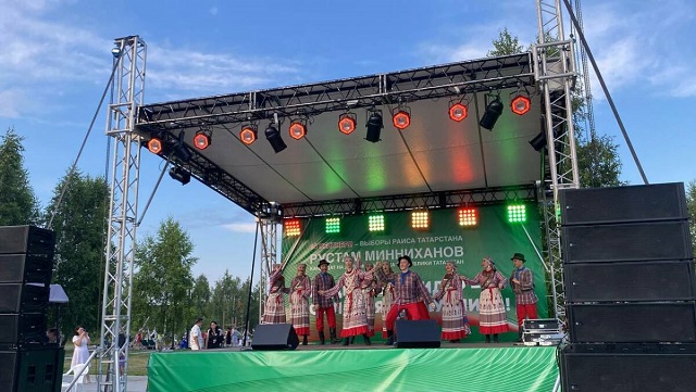 Фиджитал-турнир, йога на траве и группа «ЖИВаGO»: как в Лаишево прошел фестиваль добрососедства «Наш двор»