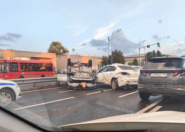 В Казани под Кремлем произошло серьезное ДТП