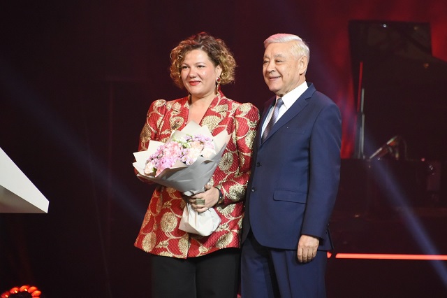 Минниханов удостоил доцента КФУ Гущину звания «Заслуженный работник культуры РТ»