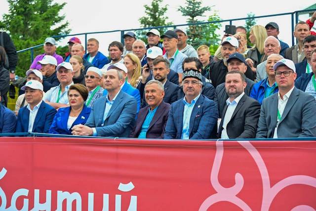 Минниханов: татарская община Свердловской области очень активна и дружна