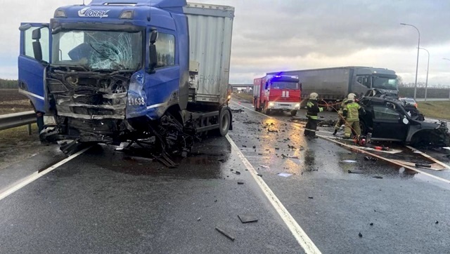 Четверо жителей Татарстана погибли в жестком ДТП с фурой на трассе в Чувашии