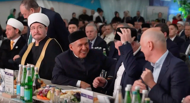 Минниханов принял участие в юбилейном «Шатре Рамадана» в Москве