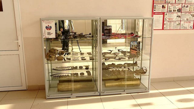 Обломки БПЛА, шевроны и вещи бойцов: выставка трофеев из зоны СВО открылась в Альметьевске