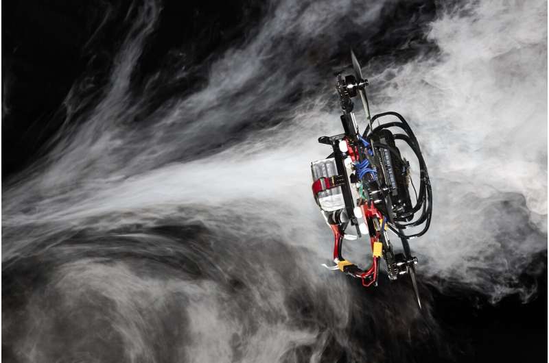 В гонке пилотируемых аппаратов впервые победил автономный коптер