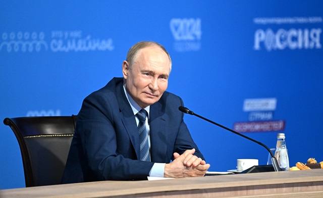 Владимир Путин предложил платить компенсацию по уходу за детьми близким родственникам