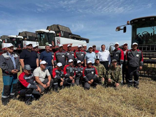 Минниханов проконтролировал уборочную кампанию и деятельность АПК в Алексеевском районе РТ