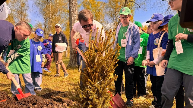 В субботнике в казанском поселке Мирный поучаствовало более 300 жителей