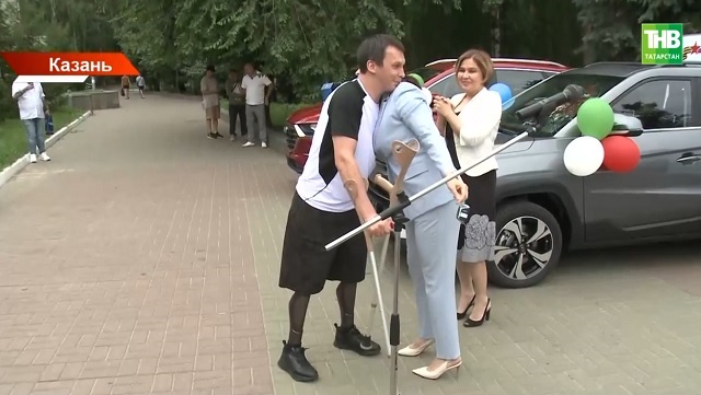 Четырем ветеранам СВО с инвалидностью вручили ключи от новых авто в Казани