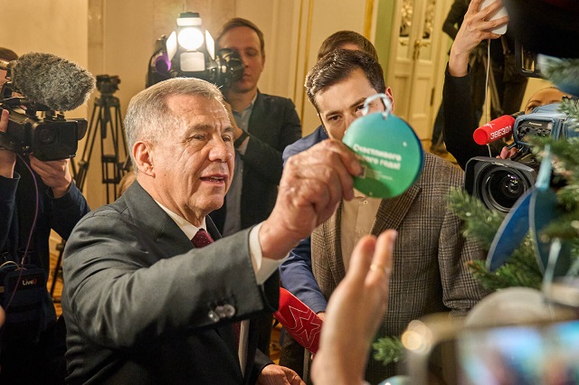 «Все желания детей выполним»: Минниханов принял участие в акции «Елка желаний» в Москве