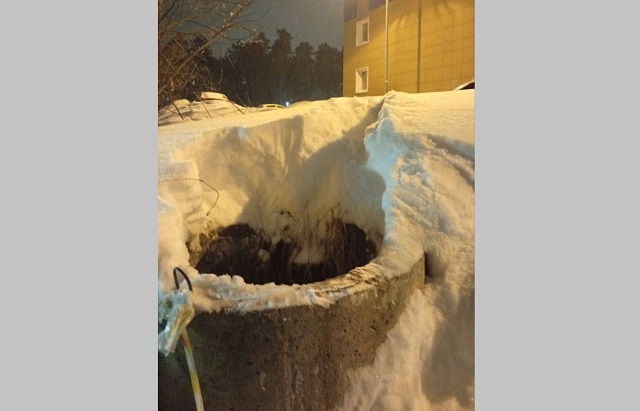 Полтора метра под снегом: в Юдино школьница провалилась в заброшенный колодец