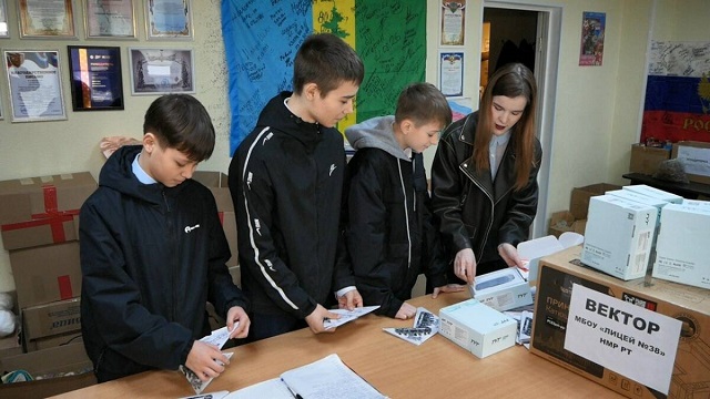 Ученики и сотрудники образовательных учреждений Нижнекамска направили гумпомощь бойцам СВО