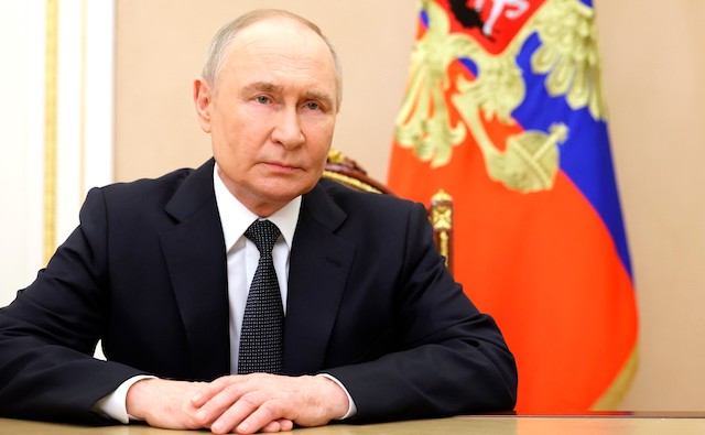 Путин: воспитание детей и семейные ценности — ключ к будущему страны