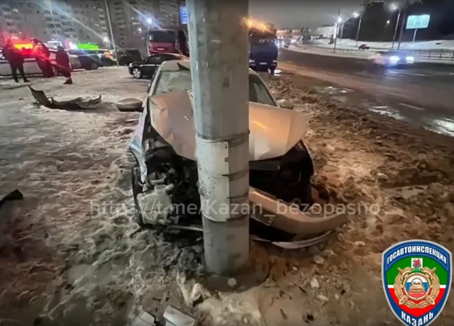 В Казани пешеход погиб под колесами иномарки, протаранившей все на своем пути