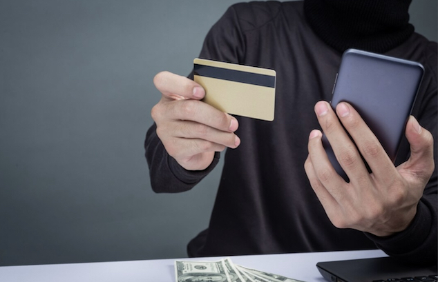 Центробанк предупредил о новой схеме мошенничества с картами