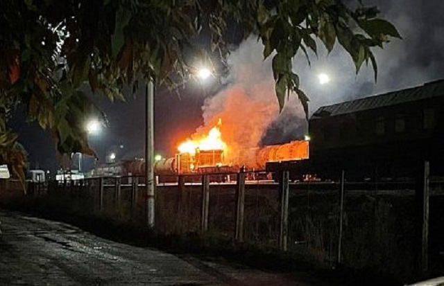 Под Челнами сгорела нелегальная баня на рельсах — видео