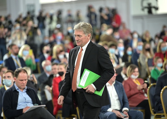 Песков: в Кремле не обсуждают закон о запрете свободного проезда через границу РФ