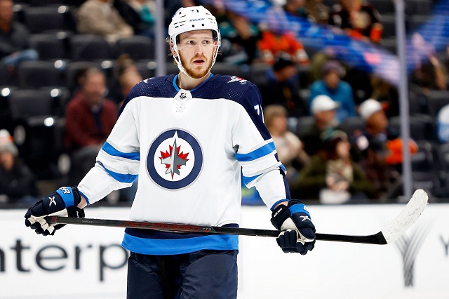 «Ак Барс» плюс один: Евгений Свечников подписал контракт с татарстанским хоккейным клубом