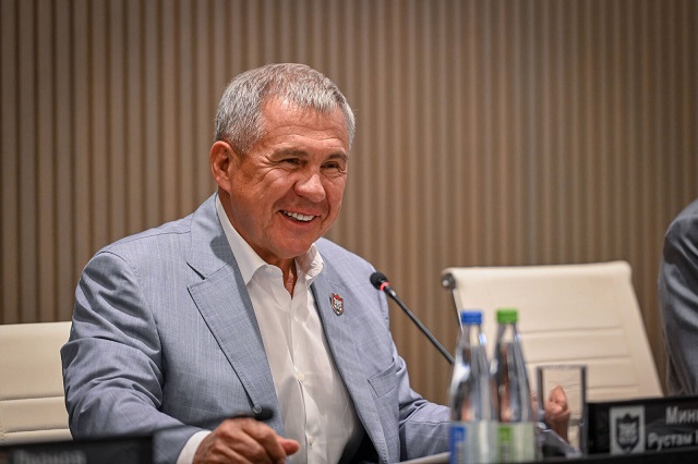 Минниханов: «Ак Барс» как родной ребенок, его никогда не бросим