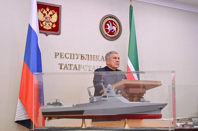 Церемония подъема флага на кораблях ВМФ из Зеленодольска прошла с участием Рустама Минниханова