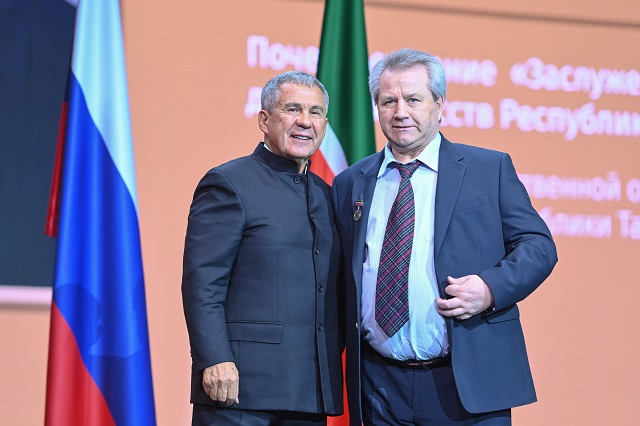 Шагыйрь Ләис Зөлкарнәйгә мактаулы исем бирелде