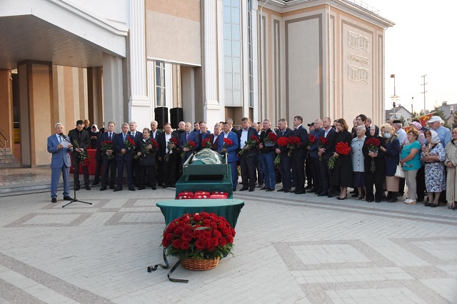 В Татарстане простились с председателем совета директоров «Лукойла» Равилем Магановым