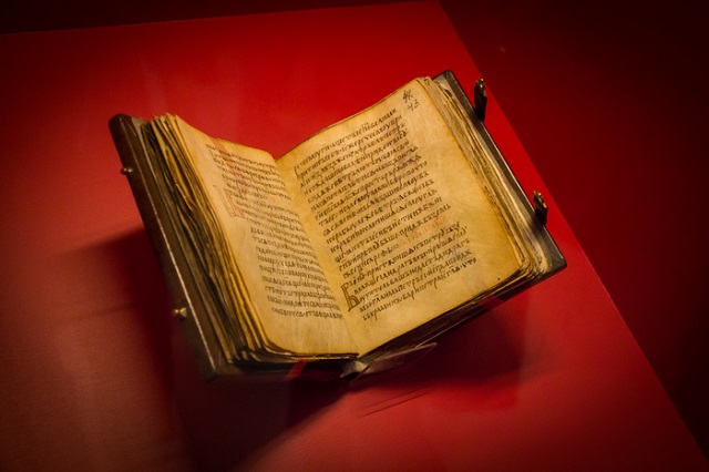 Путин предложил организовать выставку редких документов времен Великой Отечественной войны