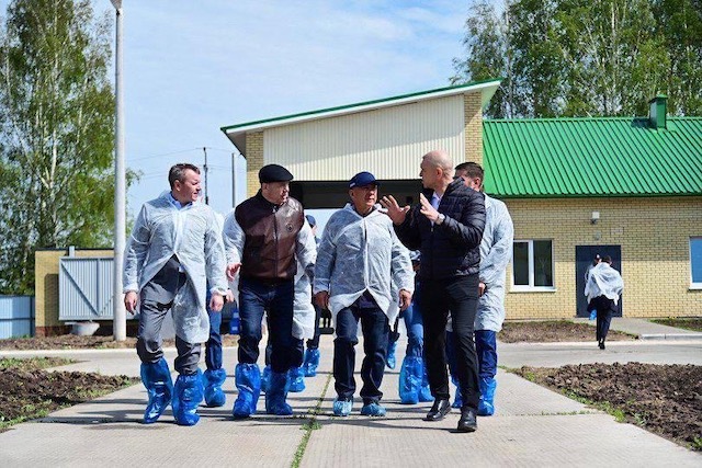 Минниханов оценил ход посевной и животноводство в Атнинском районе РТ