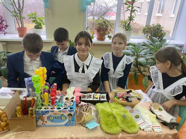 Школьная ярмарка в поддержку участников СВО прошла в Актанышском районе РТ