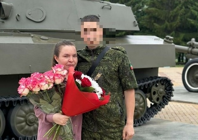 Внезапно прибывший в отпуск боец СВО из РТ сделал возлюбленной предложение