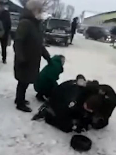 Прокуратура Татарстана проверяет инцидент полицейских с  безмасочниками