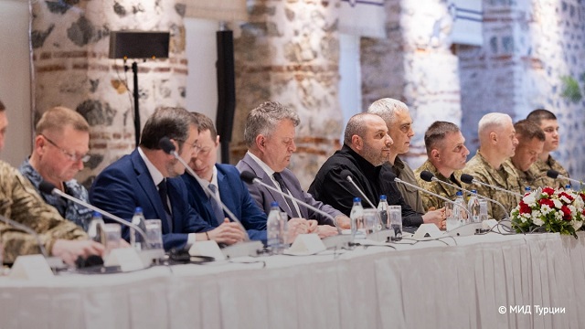 Умеров: на российско-украинских переговорах договорились об обмене пленными