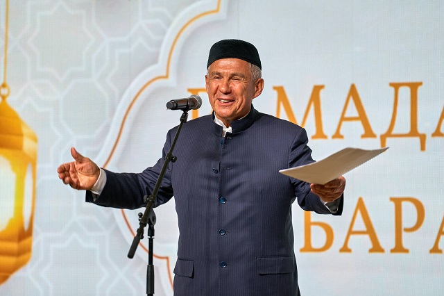 «Изге Рамазан ае мөбарәк булсын!»: Минниханов поздравил мусульман с началом священного месяца