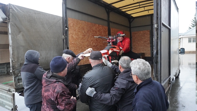 Татарстанцы направили крупную партию гуманитарного груза со спецтехникой в зону СВО