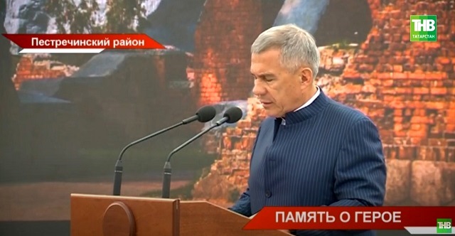 Рустам Минниханов открыл бюст Героя Советского Союза Петра Гаврилова - видео