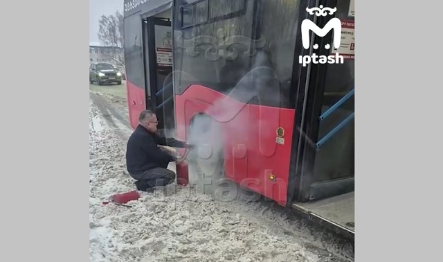 Автобус с пассажирами загорелся в Казани