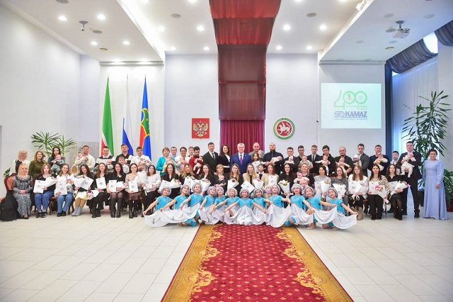 Счастливые родители: в Набережных Челнах 25 семей получили сертификаты на маткапитал 