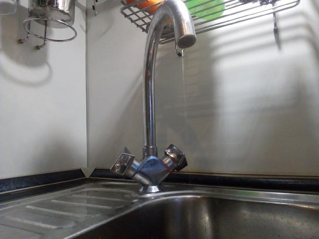 Жители трех районов Казани остались без воды из-за коммунальной аварии