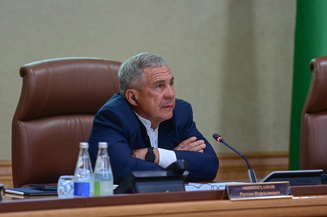 «Вы наш главный защитник»: жена бойца СВО попросила Минниханова выдвинуть свою кандидатуру на выборах Раиса РТ